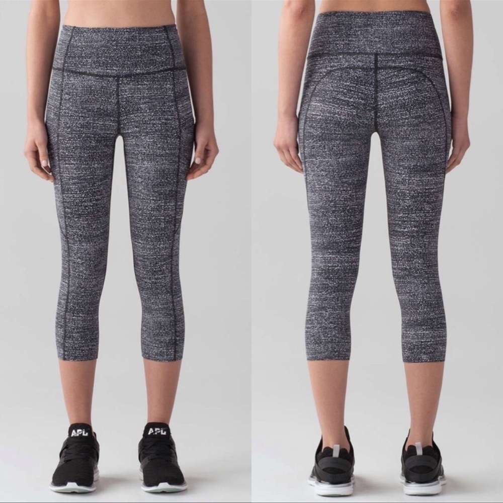 Lululemon Fast & Free Crop II Nulux 19” Salt Alpine White Black size 4